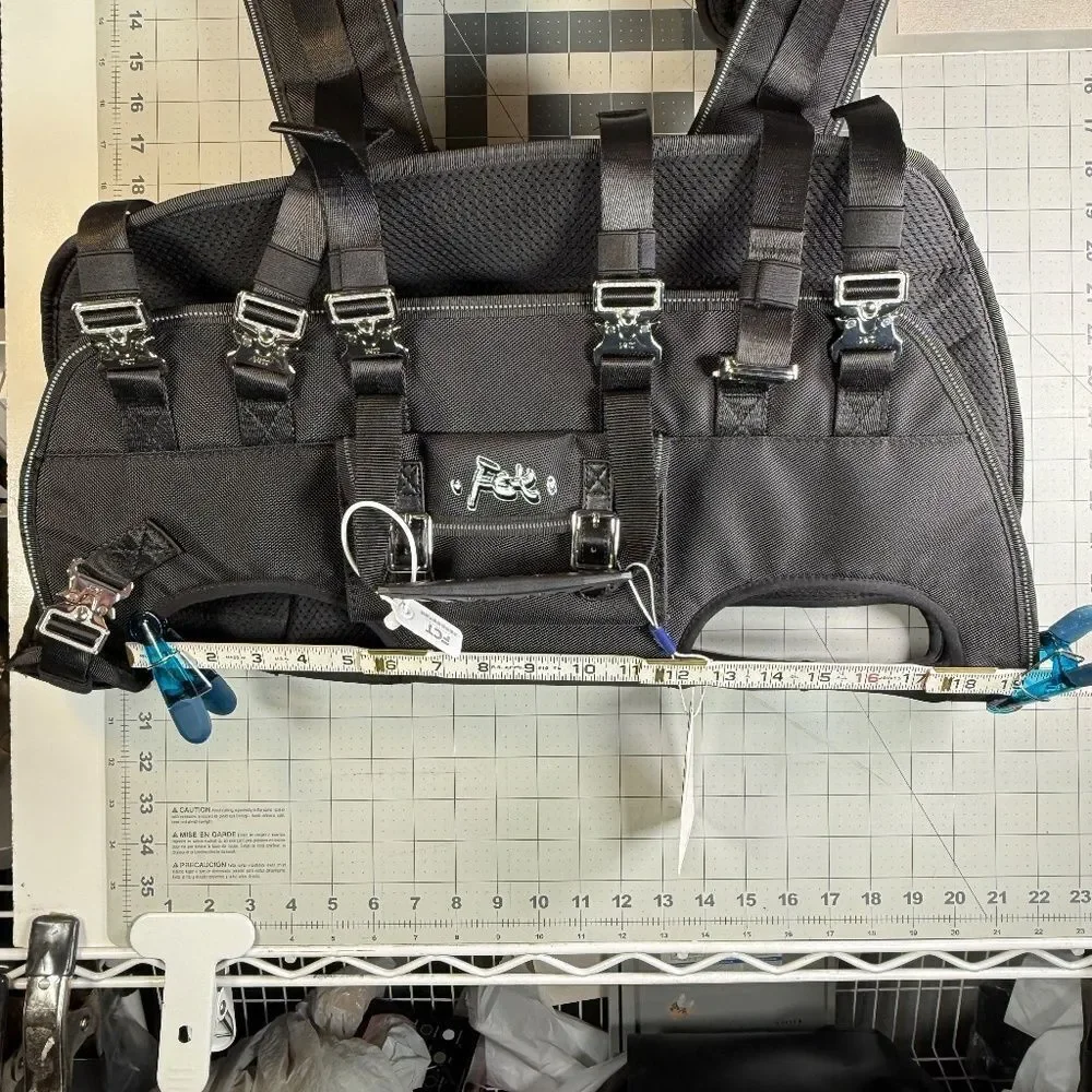 DOG CARRIER  |  RARE by F.C.T.  |  XL 24-35 LBS  |  QUALITY  |  (NWT)  |